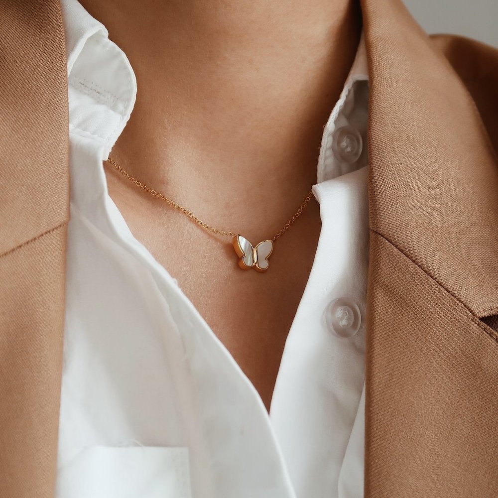 NEW 18K Gold Plated Mother of Pearl Butterfly Necklace - Picture 6 of 10